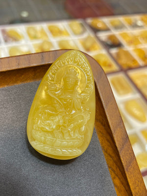 Chicken oil yellow honey wax Guanyin pendant, size 48.7x29.1x14.5mm, weight 13.01g left2710690315