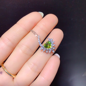 Natural Sri Lankan unburned colored sapphire pendant, with a main stone size of 6mm in the heart1110375188