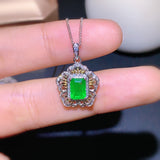 Pure natural Colombian emerald pendant, with a main stone size of 5 * 7mm1115450199